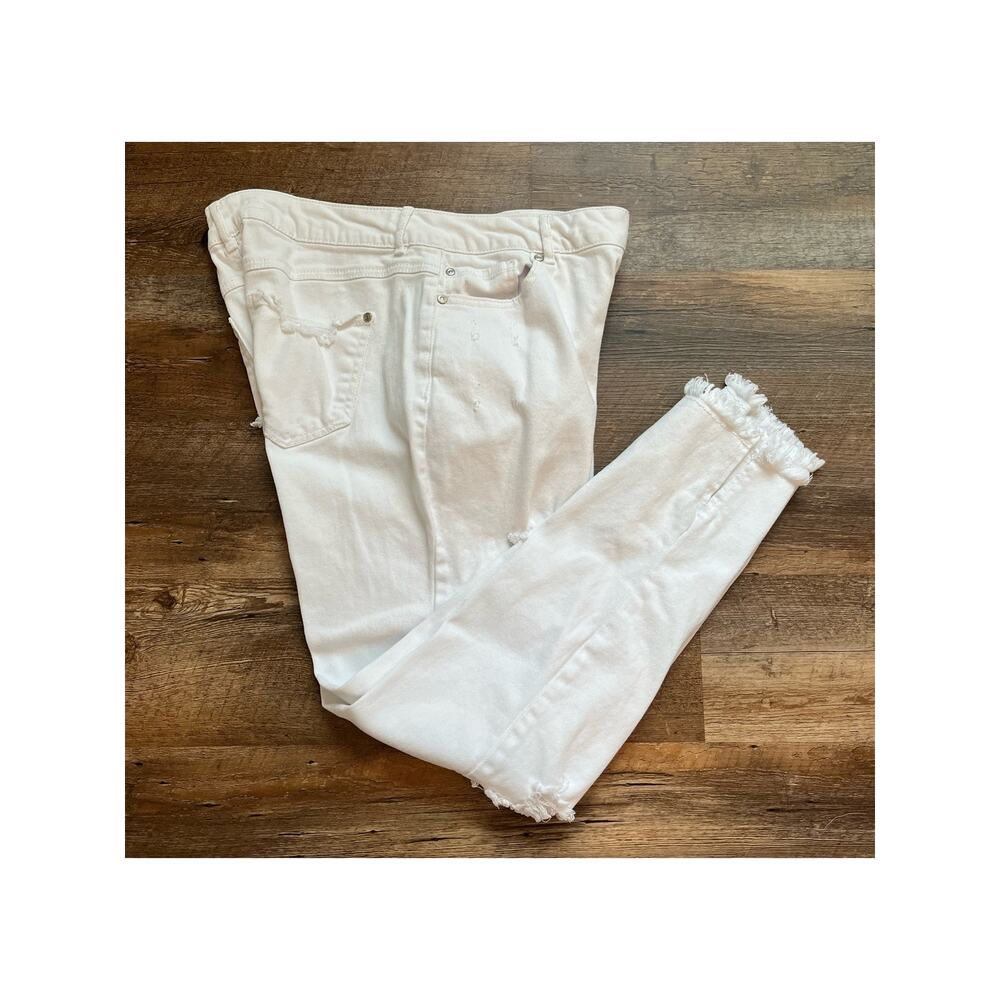 Est 1946 Denim white distressed  hi-rise jeans 12 NWOT